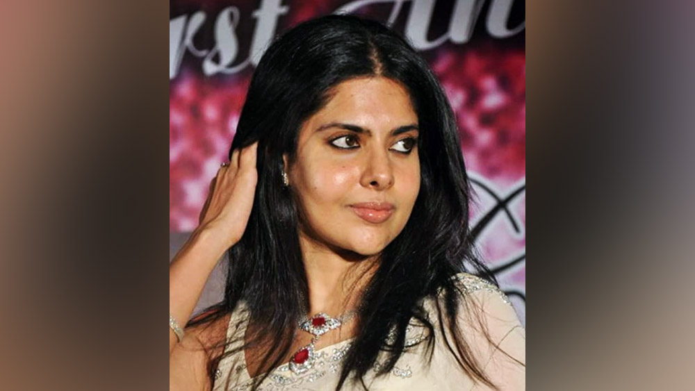 তামিল ও তেলুগু সিনেমা জগতের বহু প্রখ্যাত অভিনেতা জগপথি বাবু, রবি তেজা, প্রভু দেবা, বিক্রম, অজিত কুমার-সহ অনেকের সঙ্গেই বড়পর্দায় অভিনয় করতে দেখা গিয়েছিল তাঁকে।