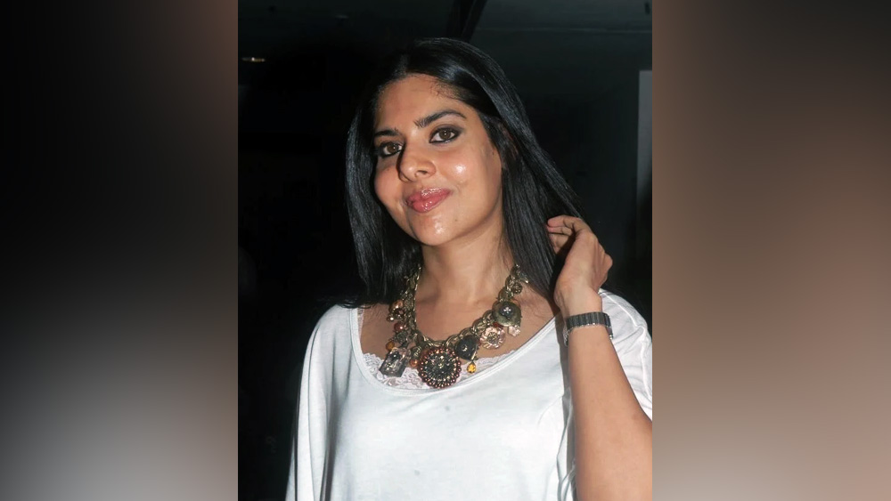 ১৭ বছর বয়সে বড়পর্দায় প্রথম পদার্পণ করলেও বিয়ে করার পর তামিল ও তেলুগু টেলিভিশন ধারাবাহিকে অভিনয় শুরু করেন মহেশ্বরী।