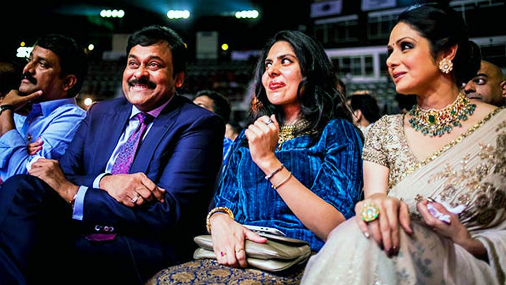 শ্রীদেবীকে মাঝেমধ্যেই তাঁর বোনঝির ডিজাইন করা পোশাক পরে থাকতে দেখা যেত। ‘পদ্মশ্রী’ সম্মানে ভূষিত করার সময়ও অভিনেত্রী মহেশ্বরীর ডিজাইন করা শাড়ি পরেছিলেন।