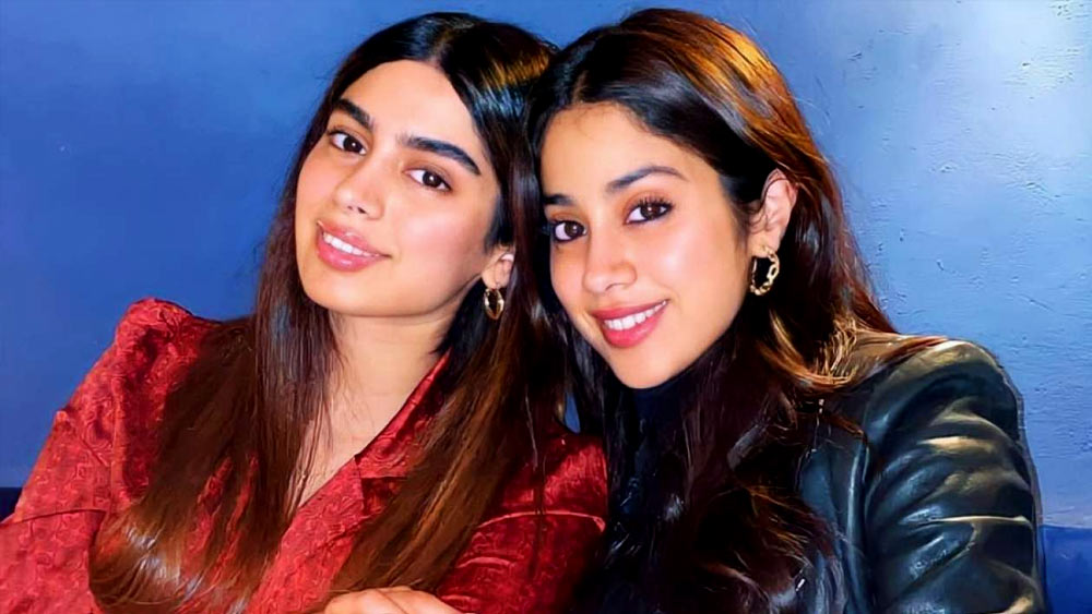 এখন অবশ্য শ্রীদেবীর নয় বরং শ্রীদেবী-কন্যাদের পোশাক ডিজাইন করেন মহেশ্বরী। বিভিন্ন পুরস্কার বিতরণী অনুষ্ঠানে জাহ্নবী ও খুশিকে তাঁর ডিজাইন করা পোশাক পরে দেখা যায়।