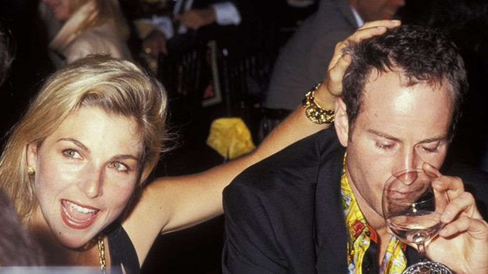 কোর্টের ভিতরে তিনি ওপেন যুগের অন্যতম কিংবদন্তি। কোর্টের বাইরেও কম ‘গুণপনা’ দেখাননি ম্যাকেনরো। কেরিয়ারের তুঙ্গে থাকাকালীন মাদকসেবনে মত্ত থেকেছেন। নাইট ক্লাবের চক্কর কেটেছেন। এক কালে একাধিক নারীসঙ্গে লিপ্ত হয়ে নিজের বিবাহিত জীবনকে প্রায় খাদেও ঠেলে ফেলে দিয়েছিলেন। 