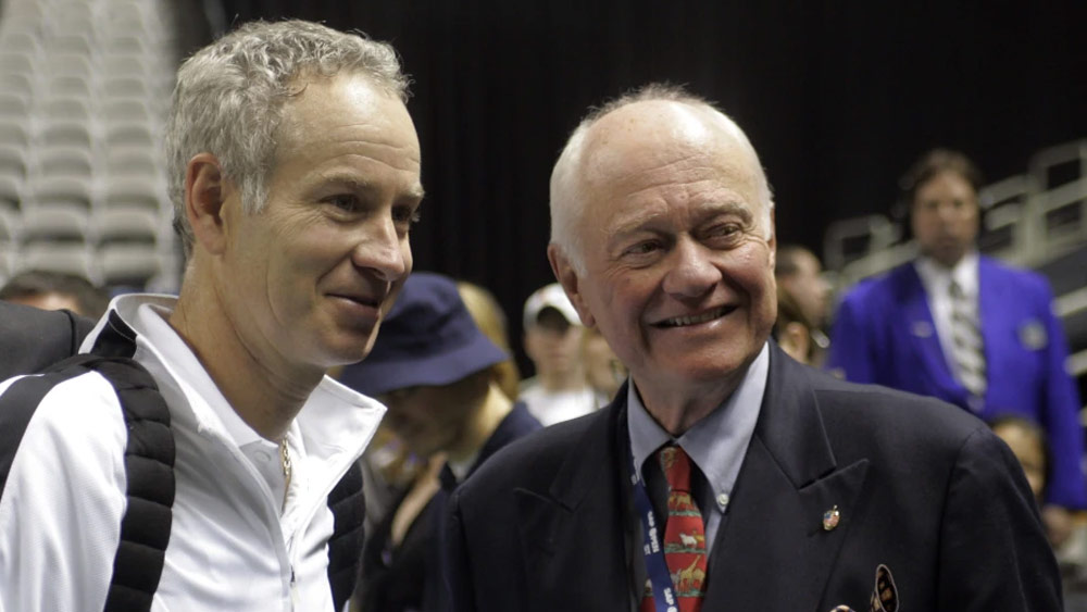 বাবা জন প্যাট্রিক ম্যাকেনরোর সিনিয়রের সুরায় আসক্তি কি ম্যাকেনরোর বদমেজাজে ইন্ধন জুগিয়েছিল? অথবা ১৯৮৬ সালে বাবাকে নিজের এজেন্ট পদ থেকে বাদ দেওয়ার ঘটনাও কি ম্যাকেনরোর জীবনে প্রভাব ফেলেছিল? ম্যাকেনরো এক সময় বলেছিলেন, ‘‘আমার এজেন্ট হিসাবে সরানোটা সহ্য করতে পারেননি বাবা। মনে করেছিলেন, আমি তাঁকে পিছন থেকে ছুরি মেরেছিলাম।’’