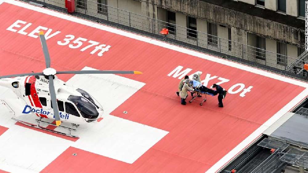 হেলিপ্যাডে আনা হয়েছে শিনজোকে। কপ্টারে করে দ্রুত হাসপাতালে পৌঁছে দেওয়া হবে। 