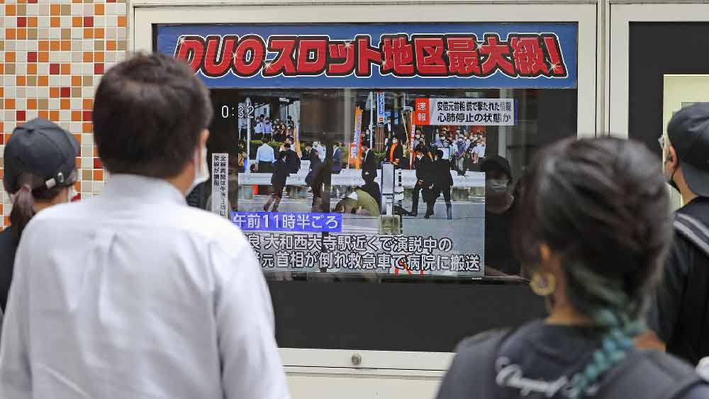 জাপানের প্রাক্তন প্রধানমন্ত্রী ‘বন্ধু’ শিনজোর মৃত্যুতে শনিবার জাতীয় শোক ঘোষণা করেছেন ভারতের প্রধানমন্ত্রী নরেন্দ্র মোদী। 