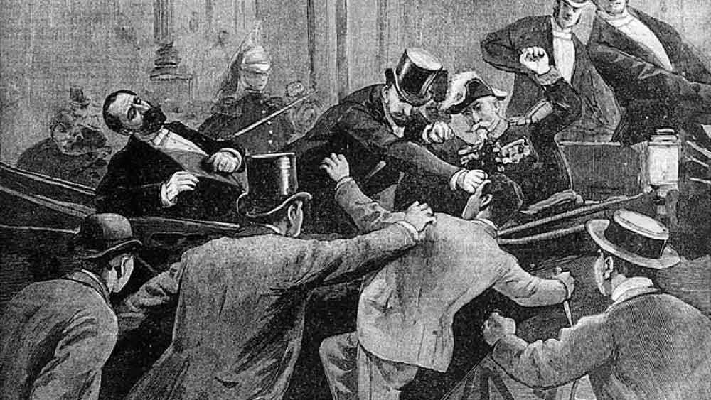 হত্যাকারী কার্নটের সামনে গিয়ে তাঁর পেটে ছুরি ঢুকিয়ে দেয়। ১৮৯৪ সালের ২৪ জুন এই ঘটনার পরের দিনই মারা যান কার্নট। তদন্তকারীরা জানান, এক ফরাসি নৈরাজ্যবাদীর মৃত্যুদণ্ডের প্রতিশোধ নিতেই ওই হামলা করা হয় কার্নটের উপর। খুনি সিজেরিও নিজেও ছিলেন সেই নৈরাজ্যবাদীদেরই একজন।