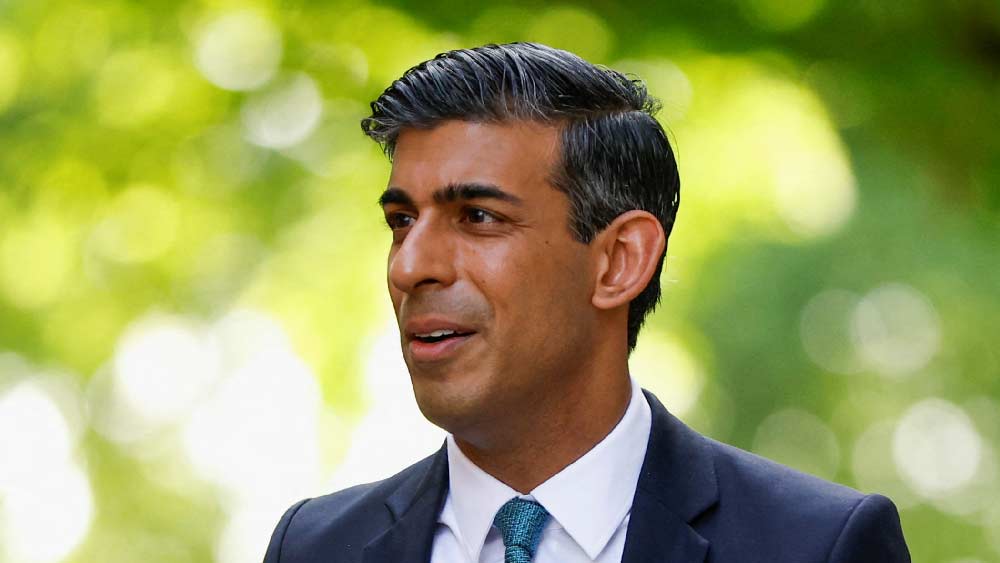 তরুণ তুর্কি হিসাবে কনজারভেটিভ পার্টিতে তিনি ছিলেন জনপ্রিয় মুখ। সরকারি মুখপাত্র হিসাবে তাঁকে টিভি-রেডিয়োর বিভিন্ন অনুষ্ঠানে পাঠাতেন বরিস। ‘ইরোপিয়ান ইউনিয়ান’ থেকে বেরিয়ে আসার পক্ষে প্রচারে তিনি বরিসের সঙ্গী ছিলেন।