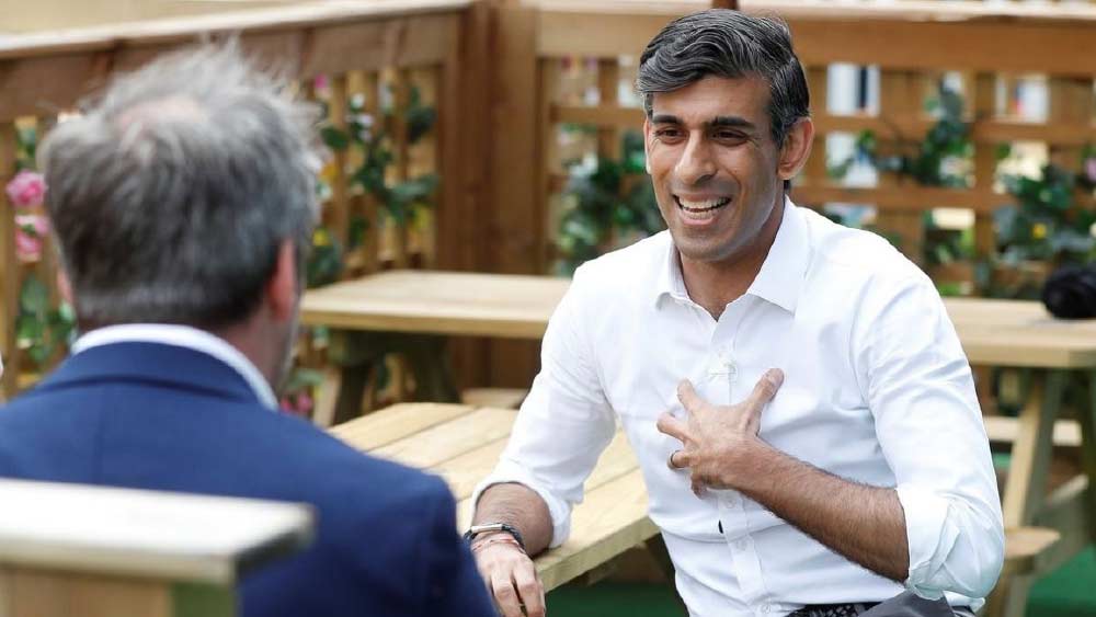 অতিমারির সময় ব্যবসায়ী এবং কর্মচারীদের জন্য বিপুল অর্থমূল্যের আর্থিক প্যাকেজ তৈরি করে জনপ্রিয়তা অর্জন করেন। সেই সময় তাঁর দলের ওয়েবসাইটে তাঁকে ‘পরবর্তী প্রধানমন্ত্রী’ হিসাবে উল্লেখ করা হয়েছিল।  