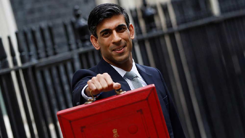 তাঁর ইস্তফার ২৪ ঘণ্টা পেরোতে না পেরোতেই পদত্যাগ করেন প্রধানমন্ত্রী বরিস। আবার তার ২৪ ঘণ্টা মধ্যেই নিজেকে কনজারভেটিভ পার্টির নেতা হিসাবে প্রচার শুরু করে দিয়েছেন ঋষি। নিজের জন্য যে প্রচার কর্মসূচি শুরু করেছেন তার নাম দিয়েছেন ‘রেডি ফর ঋষি’। সেখানে একটি ভিডিয়ো শেয়ার করেছেন তিনি।  