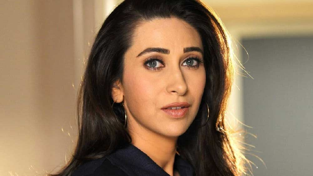 তিনি নিশ্চয়ই শাড়ি পরে সুইমিং পুলে নামতে পারতেন না। ছোট থেকে বড় সকলে এই পোশাক পরেই সাঁতার কাটতে স্বচ্ছন্দ বোধ করেন বলে জানান অভিনেত্রী।