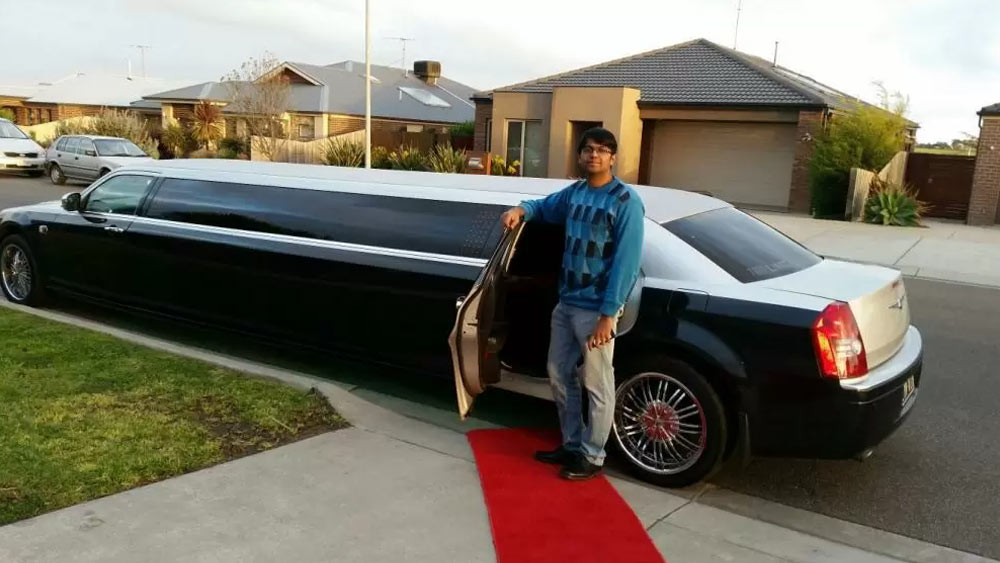 অস্ট্রেলিয়ার নামকরা বিশ্ববিদ্যালয় থেকে এমবিএ পড়বেন বলে ২০১২ সালে তিনি অস্ট্রেলিয়া পাড়ি দেন। এর জন্য তাঁর বাবাকে ঋণও করতে হয়।