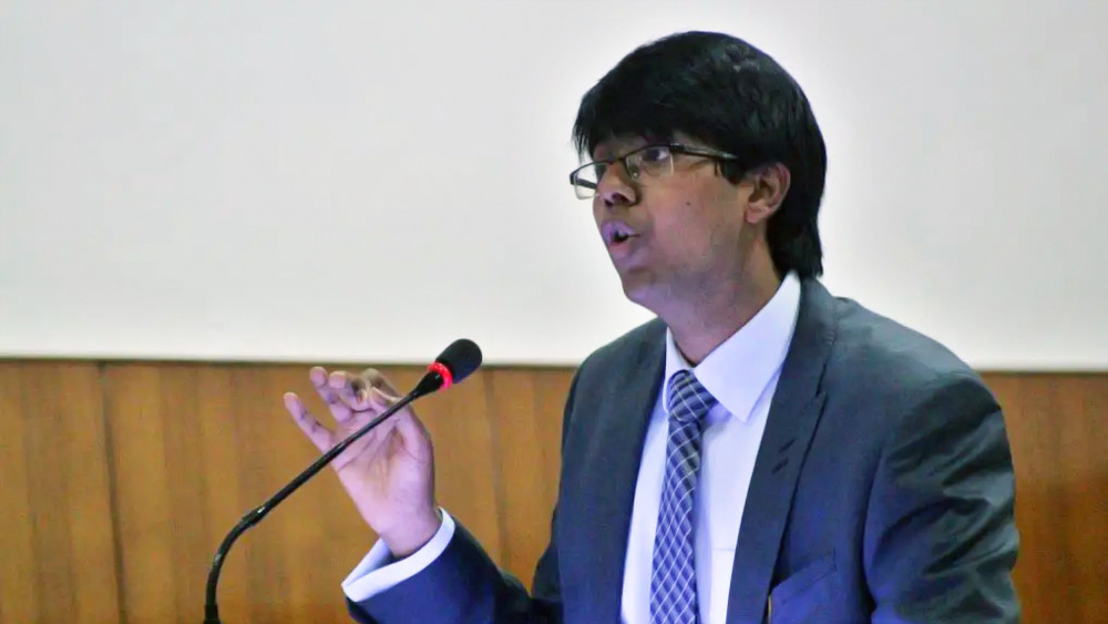 একই সঙ্গে নিজের স্টার্টআপ সংস্থার জন্য টাকা জমা করবেন বলেও ঠিক করেন। কিন্তু তাঁর কাছে টাকা ছিল না।