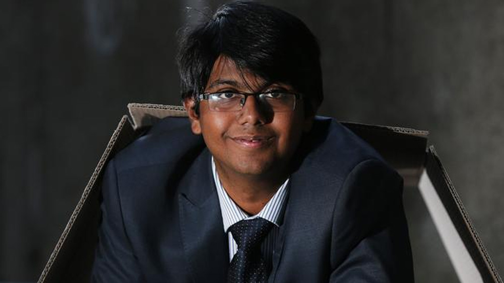 কিন্তু আমিরের ভাগ্য ছিল সুপ্রসন্ন। টালমাটাল সংস্থা ছেড়ে চলে যান অন্যতম কর্তা। এই সময় আমিরকে কিছু সময়ের জন্য ওই সংস্থার জেনারেল ম্যানেজার পদের দায়িত্বভার দেওয়া হয়।