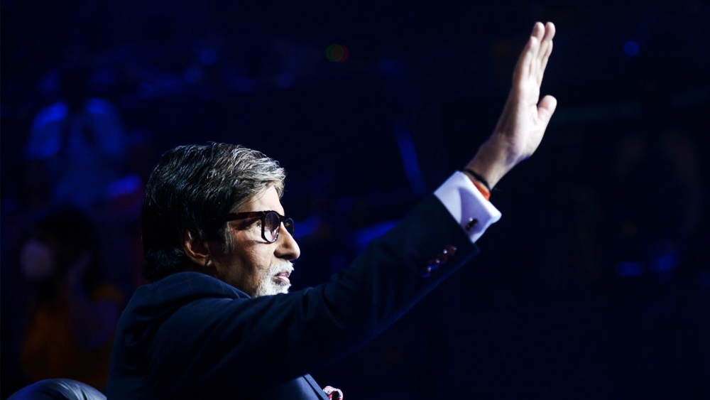 ৭৯ বছর বয়সে এসেও এখনও সমান ভাবে বড়পর্দা কাঁপিয়ে চলেছেন বিগ বি। ইতিমধ্যেই ‘পদ্মশ্রী’, ‘পদ্মভূষণ’, ‘পদ্মবিভূষণ’ সম্মানে ভূষিত হয়েছেন অমিতাভ।