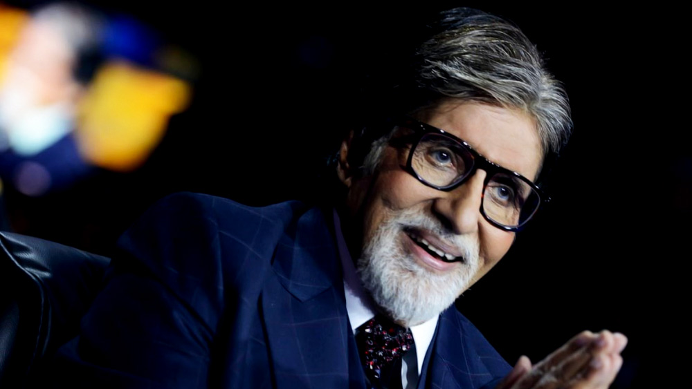 শুনতে অবাক লাগলেও এটাই সত্যি। এমনকি, ‘বিগ বি’-ও এর ব্যতিক্রম নয়। ৫০ বছরের বেশি সময় ধরে বলিউড ইন্ডাস্ট্রিতে রয়েছেন তিনি।