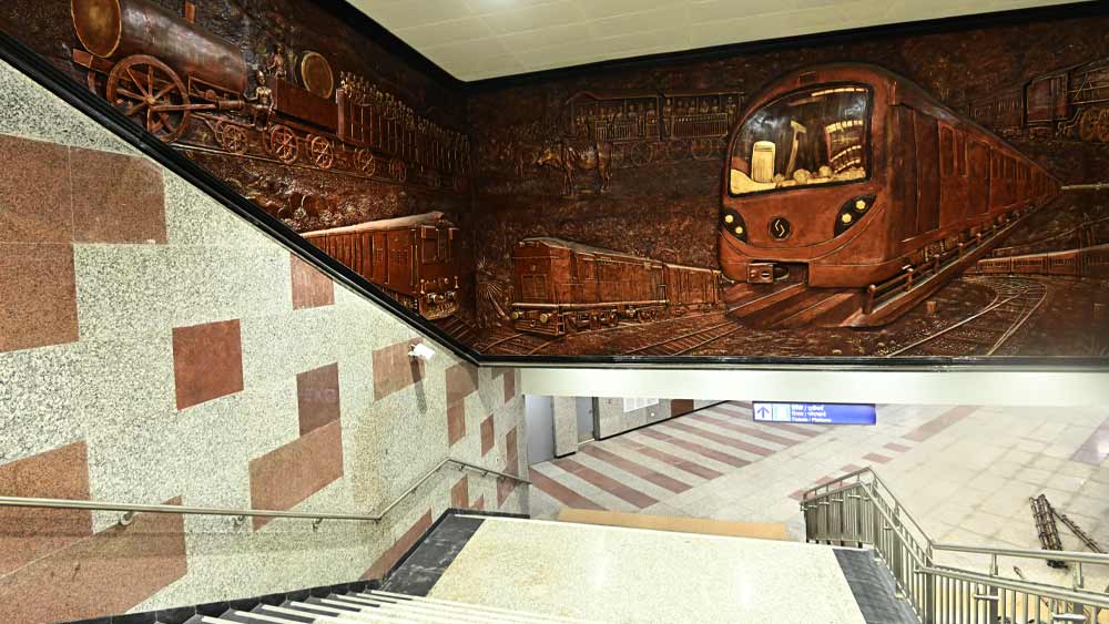 এই মেট্রো পরিষেবা শুরু হলে রাজ্যের তথ্যপ্রযুক্তির প্রাণকেন্দ্র সেক্টর ফাইভে কর্মরতদের নিত্য হয়রানি যেমন অনেকটা মিটবে, তেমনই শহরে যানজটের ছবিটাও পাল্টাবে বলে মনে করা হচ্ছে।