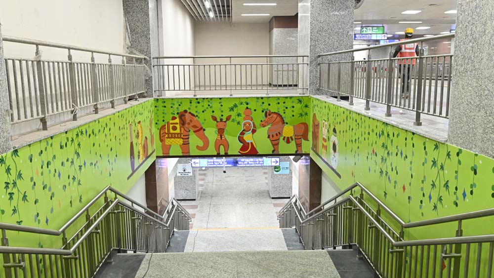  মেট্রোর নিজস্ব হিসাব অনুযায়ী শিয়ালদহ পর্যন্ত পরিষেবা চালু হলে ইস্ট-ওয়েস্ট মেট্রোয় যাত্রী সংখ্যা আগের তুলনায় কয়েক গুণ বাড়বে। 