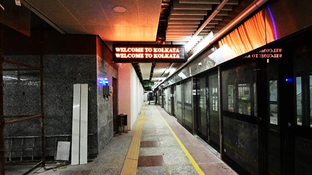 স্টেশনে থাকছে স্ক্রিন ডোর। ওই দরজা প্ল্যাটফর্মে ট্রেন ঢোকার পরেই খুলবে।