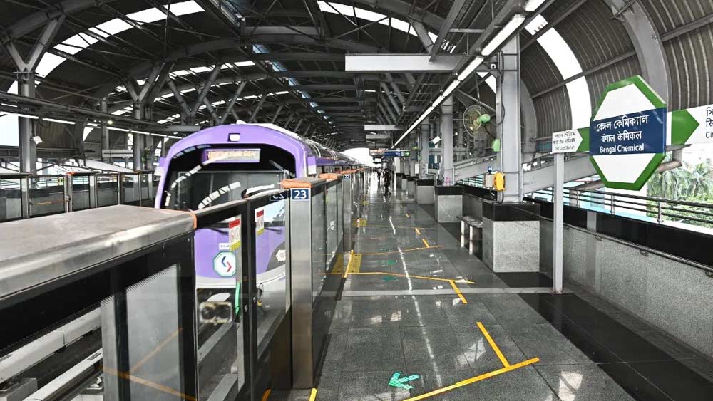 সূত্র মারফত জানা গিয়েছে, কমিশনার অব রেলওয়ে সেফটির ছাড়পত্র মেলার পরই উদ্বোধনের সিদ্ধান্ত নেওয়া হয়েছে। উল্লেখ্য, এই মেট্রো পরিষেবা কবে থেকে শুরু হবে, এ নিয়ে গত কয়েক মাস   ধরেই চর্চা চলছিল।