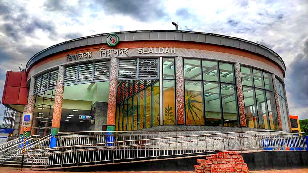 উদ্বোধনের দিন অবশ্য যাত্রীরা মেট্রোয় চড়তে পারবেন না। সাধারণের জন্য এই মেট্রো চলবে ১৪ জুলাই থেকে।