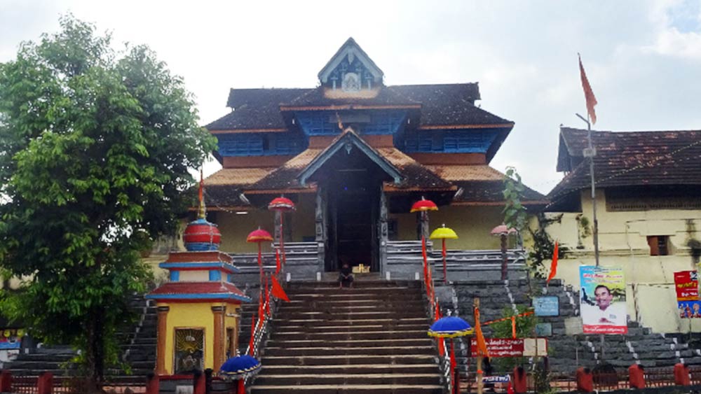 রাজার কঠোর নির্দেশ ছিল, যে করেই হোক তিন দিনের মধ্যেই এই মুকুট সারাতে হবে। কিন্তু এত কম সময়ের মধ্যে মুকুট তৈরির জন্য কাঁচামাল বা পাওয়া যাবে কী করে?