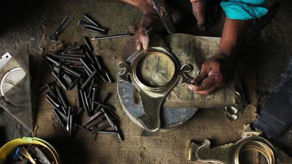 কেরলের বিভিন্ন বিয়ের অনুষ্ঠানে অথবা গৃহপ্রবেশের সময় এই আয়নাটি উপহার দেওয়া হয়। অনেকের ধারণা, এই আয়না শুভ শক্তির প্রতীক। বাড়িতে এই আয়না রাখলে তা সুখসমৃদ্ধি ফিরিয়ে আনে।