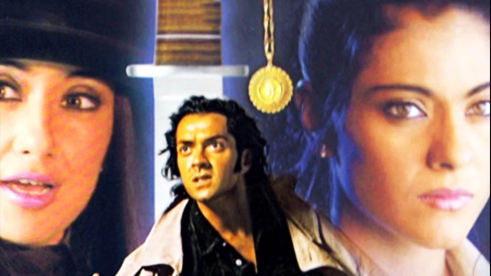 বলিউডের রীতি হল— নতুন কোনও ছবি বানানোর পর সেই ছবিটি ট্রায়াল শোয়ের আয়োজন করা হয় ফিল্মজগতের বিশিষ্টজনদের দেখানোর জন্য। কিন্তু ‘গুপ্ত’ ছবিটি এর ব্যতিক্রম।