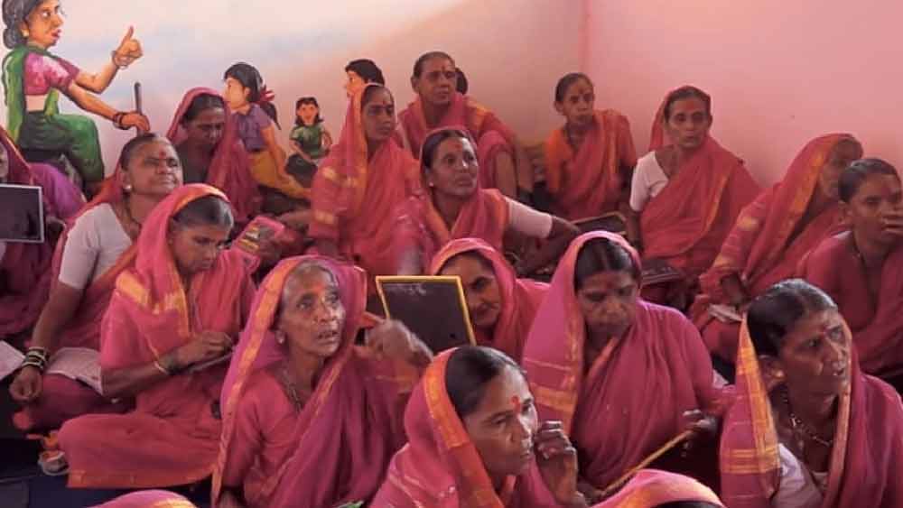 যোগেন্দ্র বাঙ্গার বলেছেন, ‘‘জীবনে জ্ঞানের অনেক মাহাত্ম্য রয়েছে। প্রবীণ মহিলাদের মধ্যে আত্মবিশ্বাস ফেরাতে এই উদ্যোগ নেওয়া হয়েছে।’’