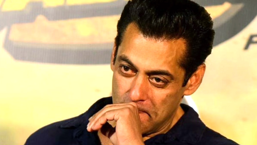 সূত্রের খবর, সম্প্রতি সলমন খানের সঙ্গে একটি ছবি তৈরির বিষয় নিয়ে আলোচনা করছেন রাজীব। বলিউডের একাংশ জানিয়েছে, রাজীবের পরিচালনায় তৈরি হওয়া ‘ত্রিদেব’ ছবিটির রিমেক বানানোর চিন্তাভাবনা করছেন দু’জনে। তবে এই প্রসঙ্গে বিস্তারিত কিছু জানা যায়নি। পরিচালক ও ভাইজান উভয়েই এই বিষয়টি আপাতত গুপ্ত রাখতে চান।