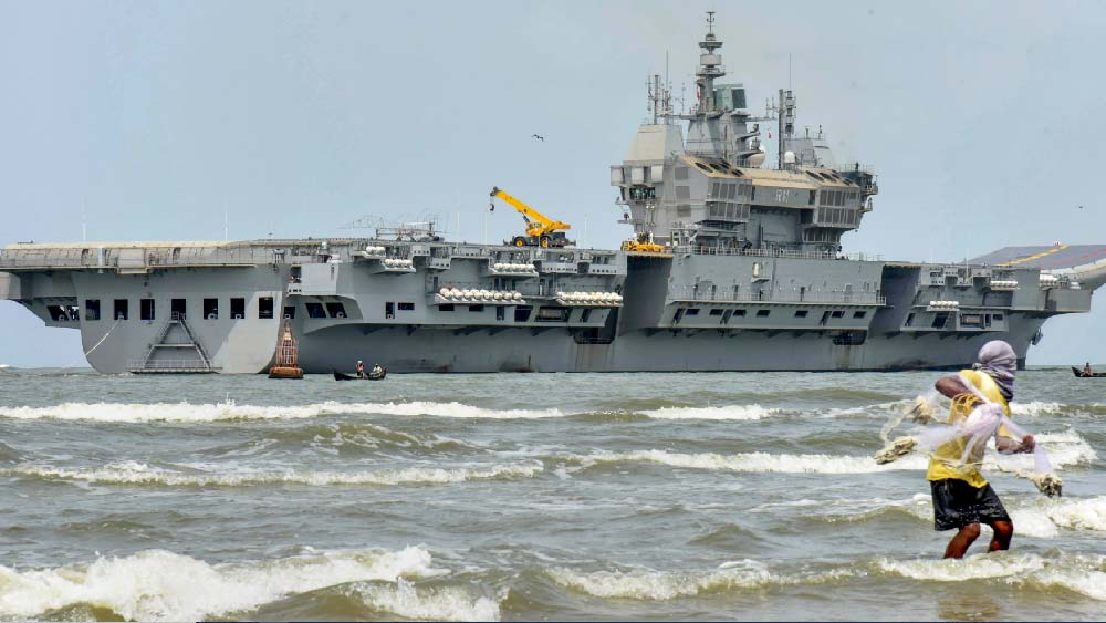 স্বাধীনতা দিবসেই ভারতের নৌবহরে যোগ দিচ্ছে এক নতুন পাহারাদার— আইএনএস বিক্রান্ত! বিক্রান্ত আধুনিক রণতরী। যা কাজে যোগ দেওয়া তো দূর অস্ত্, পুরোপুরি প্রস্তুত হওয়ার আগেই তার উপর ভরসা করতে শুরু করেছেন দেশের প্রতিরক্ষা বিশেষজ্ঞরা। 