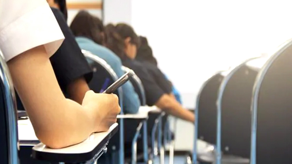 ২০১৮ সালে ইউপিএসসি পাশ করেন সৌরভ। তাঁর সর্বভারতীয় র‌্যাঙ্ক ছিল ১১৩। তবে প্রথম বারেই সফল হননি। দ্বিতীয় বারের চেষ্টায় স্বপ্নকে ছুঁয়ে ফেলেন সৌরভ।