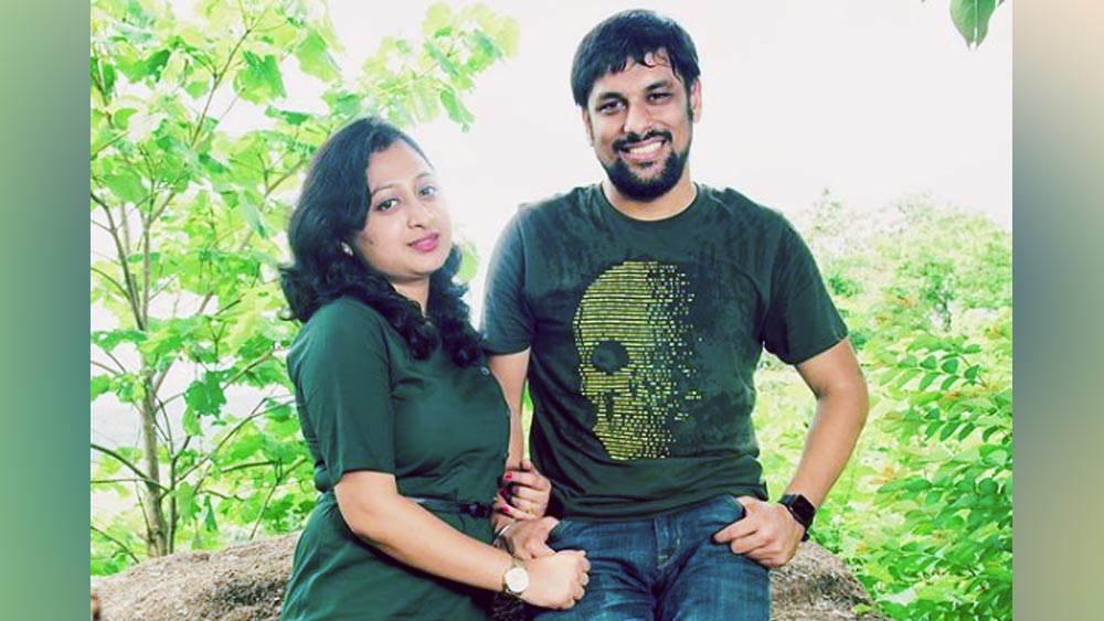 মন তো খারাপ হবেই। কিন্তু এক বারের চেষ্টায় কতিপয় পরীক্ষার্থীই ইউপিএসসি পাশ করেন। এটা ভেবেই পরের বারের প্রস্তুতি শুরু করেন সৌরভ। তাঁর কথায়,‘‘আমার শক্তি ছিল পরিবার। ওদের সঙ্গে সময় কাটাতে ভালবাসতাম। তা ছাড়া জোর ছিল, একটা চাকরি তো করছিই।’’