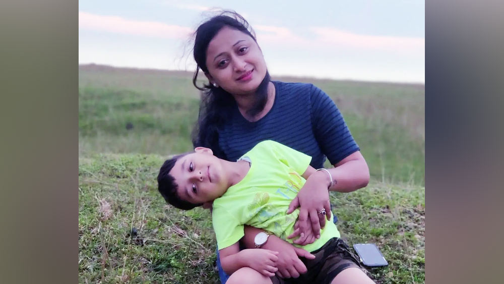 ২০১৯ সালের ৯ এপ্রিল এল সুখবর। ইউপিএসসি পাশ করেছেন সৌরভ। অবিশ্বাস্য ঠেকেছিল তাঁর। স্বামীর এমন সাফল্যে দারুণ খুশি স্ত্রী।