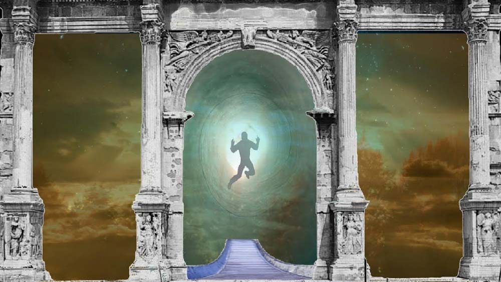 এর পরে ঘটে ফিরে আসার পর্ব। তবে এই ‘ফিরে আসা’-র বিষয়টি নাকি ঐচ্ছিক। ‘এনডিই’-প্রাপ্তরা যে আলো দেখতে পান, সেই আলো নাকি তার মধ্যে বিলীন হতে প্রাণিত করে। যদি তিনি সেই আলোর মধ্যে বিলীন হতে চান, তা হলে তাঁর আর ‘ফেরা’ হবে না। তিনি অন্য লোকে চলে যাবেন।