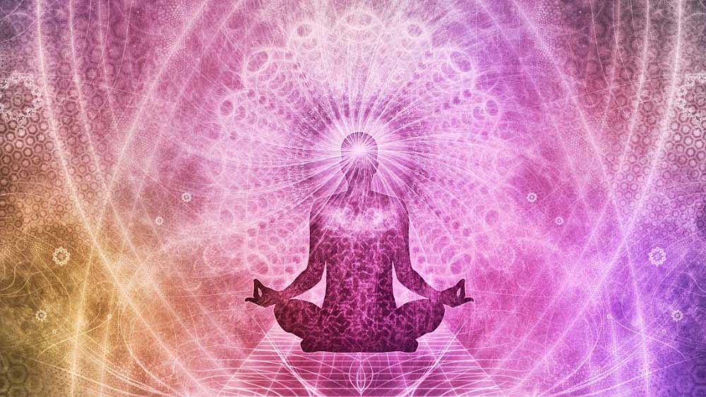 দেহ থেকে সত্তা বা আত্মাকে বার করে আনার উপায় নাকি যোগ সাধনমার্গেও রয়েছে। কিন্তু, ‘এনডিই’ সে সবের মতো নয়। এই অবস্থায় এক দিকে কেউ নিজের পড়ে থাকা দেহকে যেমন দেখতে পান, তেমনই নাকি অন্য অনেক অ-প্রাকৃত অভিজ্ঞতাও তাঁদের ঘটে।