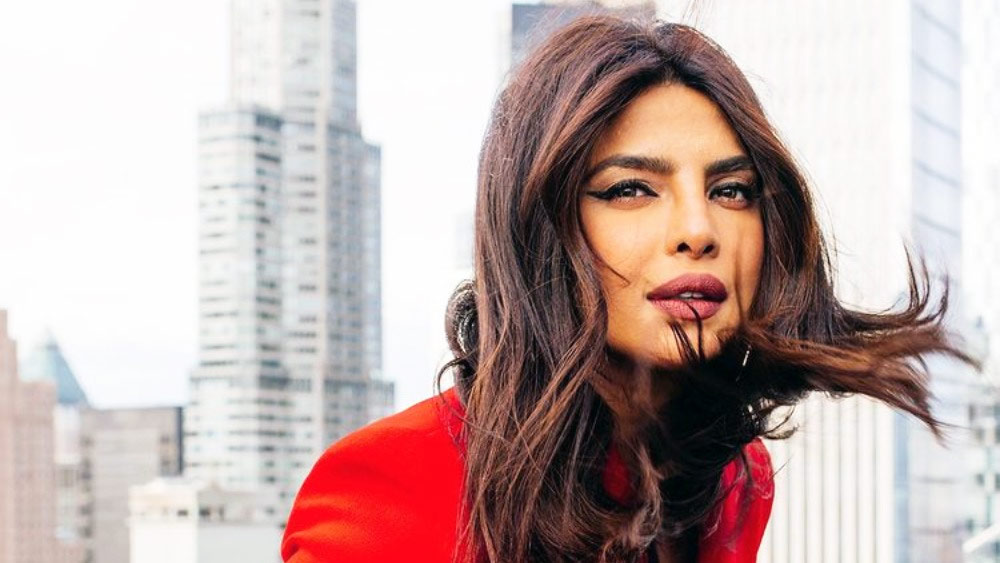 তবে বলিপাড়ায় আসার আগে মডেলিং পেশার সঙ্গে যুক্ত ছিলেন তিনি। অভিনেত্রী হিসাবে সফল হওয়ার পর এক সাক্ষাৎকারে প্রিয়ঙ্কা জানান, তিনি মডেলিং-এর পেশায় থাকাকালীন প্রথম সে কাজের পারিশ্রমিক হিসাবে পাঁচ হাজার টাকা পেয়েছিলেন।