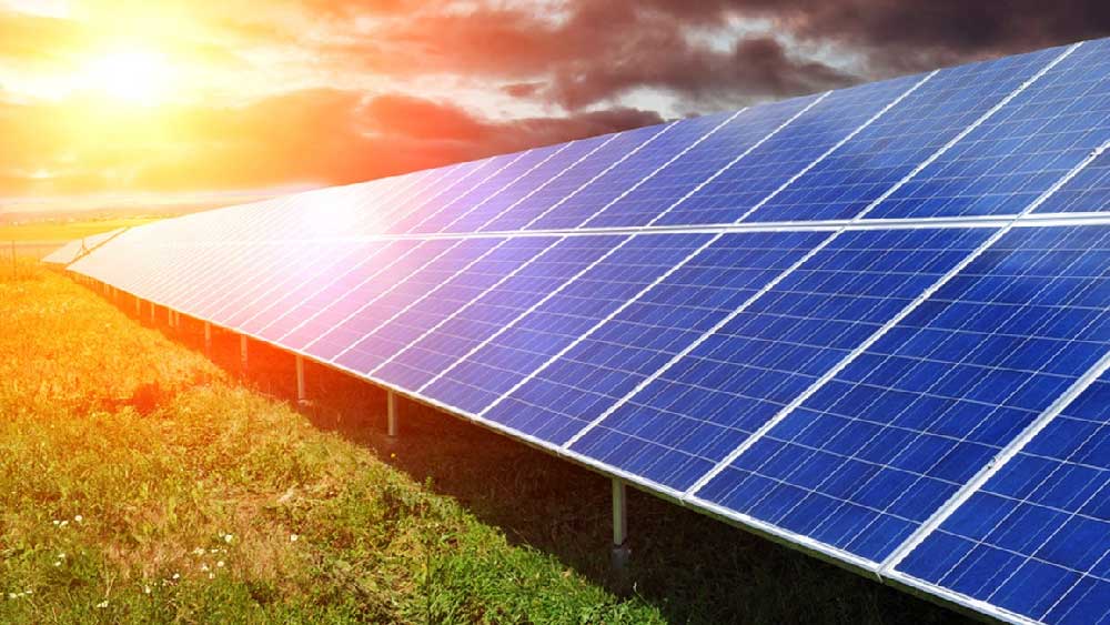 তা হলে এর তাপের উৎস কী? এই বৃহৎ থার্মোফ্লাস্কের তাপের উৎস হল সৌর এবং বায়ুশক্তি দ্বারা উৎপাদিত বিদ্যুৎ। 