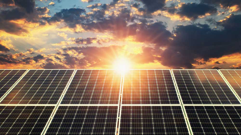 তা ছাড়া বৃহৎ থার্মোফ্লাস্কে এক বার জল গরম হয়ে যাওয়ার পর তা অনেক ক্ষণ গরম থাকবে। তাই বাড়তি বিদ্যুৎ পরে ব্যবহার করার জন্য ব্যাটারির মধ্যে সঞ্চয় করা হবে।