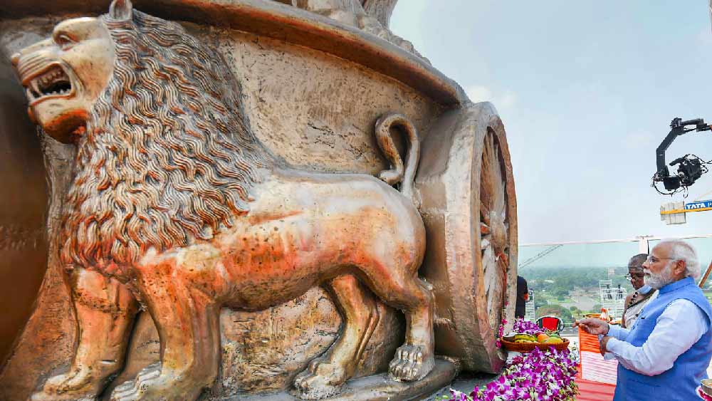 দেশের ১০০ জন কারিগর গত ছয় মাস ধরে অক্লান্ত পরিশ্রম করে প্রতীকের নকশা, কারুকাজ এবং ঢালাই করেছেন।