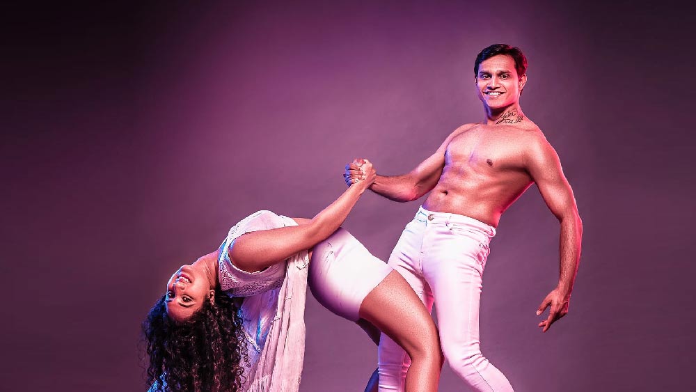 হতাশা কাটাতে নাচ শিখতে শুরু করেন। বিশেষ করে আকৃষ্ট হন পোল ডান্সের প্রতি। পোল ডান্সার হিসেবে নিজেকে প্রতিষ্ঠিত করতে উঠে পড়ে প্রশিক্ষণ শুরু করেন।