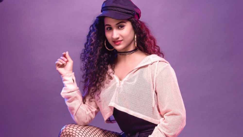 জীবনে একাধিক বাধা পেরিয়ে সাফল্য লাভ করা রশ্মির অন্য মহিলাদের প্রতি উপদেশ— জীবনে নিজের উপর বিশ্বাস হারিও না এবং জীবন নতুন করে কিছু শুরু করতে ভয় পেও না।