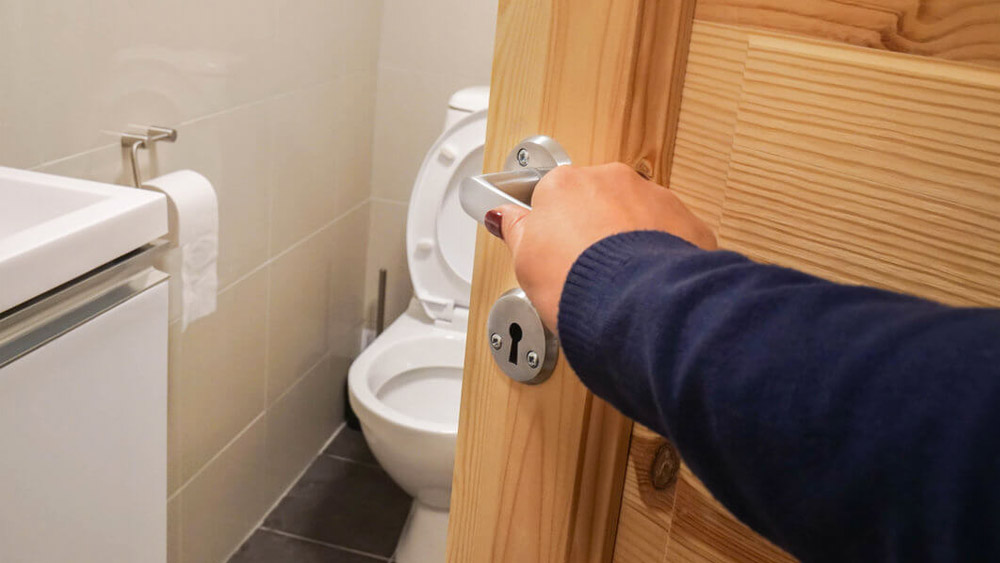 শুনতে অবাক লাগলেও এই ঘটনাগুলি সত্যি। পৃথিবীতে এমন জায়গাও রয়েছে, যেখানে মাঝরাতে বাথরুম ব্যবহার করলেও অপরাধ হিসাবে ধরা হয়। স্ত্রীর জন্মদিন ভুললেও জরিমানা ধার্য করা হয় কোনও কোনও দেশে।