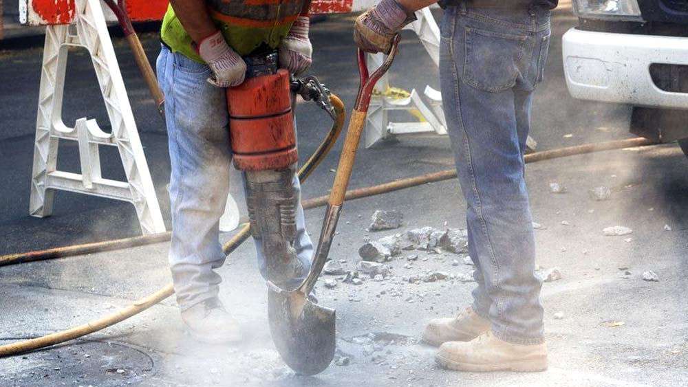 বায়ুদূষণ, জলদূষণের মতো শব্দদূষণও পরিবেশের ক্ষতি করে থাকে। এর ক্ষতিকর প্রভাব কমাতে বিশ্ব জুড়ে বিভিন্ন আইন কার্যকরী করা হয়েছে। সুইৎজারল্যান্ডেও শব্দদূষণ নিয়ন্ত্রণে রাখার উদ্দেশ্যে আইন রয়েছে। তবে, তা শুনলে অবাক হতে হয় বৈকি।