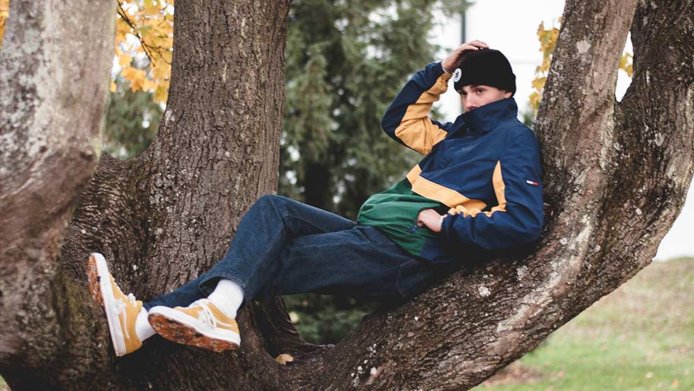 ছোটবেলায় খেলাধুলো করার সময় গাছে চড়তে ভালবাসতেন? তবে আপনি যদি কানাডার বাসিন্দা হন, তা হলে গাছে চড়ার জন্যও জরিমানা দিতে হবে। কানাডার ওশাওয়া এলাকার উদ্যানগুলিতে এই আইন প্রযোজ্য।