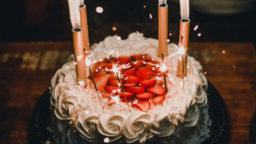 প্রিয়জনের জন্মদিন ভুলে যাওয়াও আইনের বিরুদ্ধে। এ রকমই নিয়ম রয়েছে ওশিয়ানিয়ায়। সামোয়া অঞ্চলে কোনও বিবাহিত পুরুষ ভুলবশত তাঁর স্ত্রীর জন্মদিন ভুলে গেলে তাঁর হাজতবাস পর্যন্ত হতে পারে।