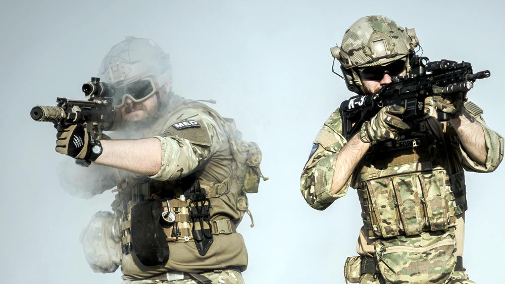 সেনাবাহিনীতে এক বিশেষ প্রিন্টের পোশাক ব্যবহারের চল রয়েছে যা বনে-জঙ্গলে লুকোতে সাহায্য করে। আবার, ওই বিশেষ প্রিন্ট বা ক্যামোফ্লাজ ডিজাইনের পোশাক বাজারে বিক্রি হতে দেখা যায়, যা দেশের নাগরিকরাও নিজেদের ইচ্ছেমতো পরতে পারেন।