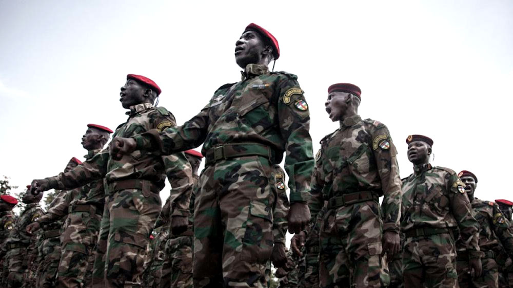 কিন্তু, আফ্রিকা এবং ক্যারিবিয়ান অঞ্চলে আইন রয়েছে, সেনাবাহিনীতে কর্মরত না হলে কেউ এই বিশেষ প্রিন্টের জামা পরতে পারবেন না। কেউ এই আইন অমান্য করলে তাঁদের প্রতি নির্দিষ্ট পরিমাণ জরিমানা ধার্য করা হয়।