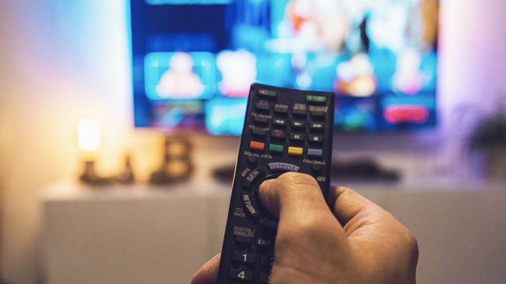 ওটিটি মঞ্চের জনপ্রিয়তা বিশ্বজোড়া। অনেক সময় খরচ বাঁচাতে বন্ধু বা প্রিয়জনের অ্যাকাউন্ট ব্যবহার করে সিনেমা অথবা ওয়েব সিরিজ দেখেন অনেকেই। কিন্তু আমেরিকায় এই কাজ করলে জরিমানা হতে বাধ্য।