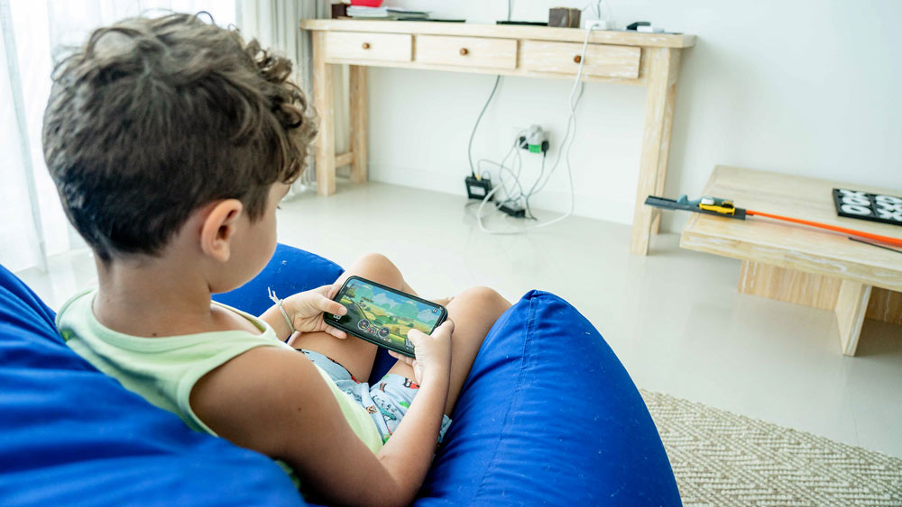 বাচ্চাদের বিভিন্ন মোবাইল গেম খেলা নিয়ে বাবা-মা’দের উদ্বেগ থাকলেও এগুলি মোটেও বিশ্বের সব থেকে মারাত্মক খেলনা নয়। এমন এক খেলনাও পৃথিবীর বুকে ছিল, যা ‘সব থেকে বিপজ্জনক খেলনা’র তকমা পেয়েছিল।