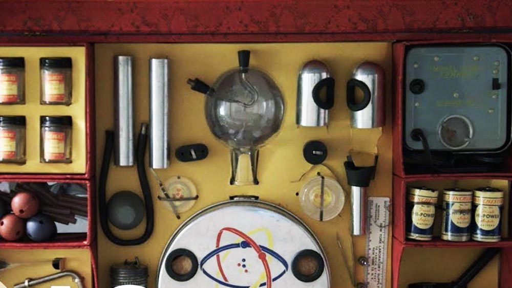 ইউরেনিয়াম থেকে সম্ভাব্য ক্ষতি সম্পর্কেও এই নির্দেশিকায় সাবধান করা হয়েছিল। এই খেলনা নিয়ে একাধিক বিপত্তি ঘটার সম্ভাবনা থাকলেও বাবা-মায়েরা সেই সময়ে এই খেলনা বাচ্চাদের কিনে দিতে পিছপা হননি।