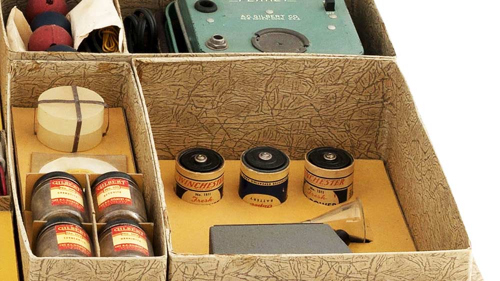 শিকাগো মিউজিয়াম অব সায়েন্স অ্যান্ড ইন্ডাস্ট্রি-র এক আধিকারিক ভাউলা সারিডাকিস এই বিরল খেলনার চমকপ্রদ ইতিহাস ব্যাখ্যা করেছেন৷